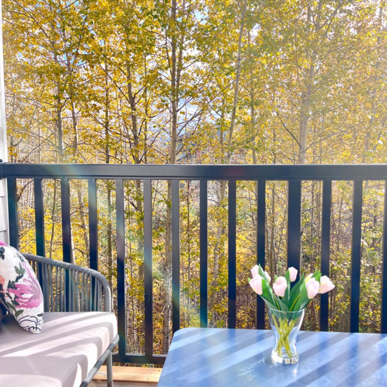 Immersed In The Scenery Of Canmore Exterior foto